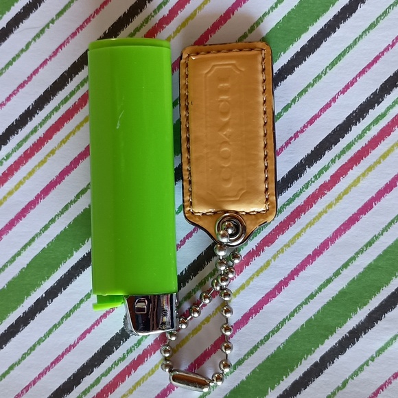 Coach Tags - Picture 2 of 7